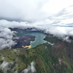 Senaru or sembalun trekking route